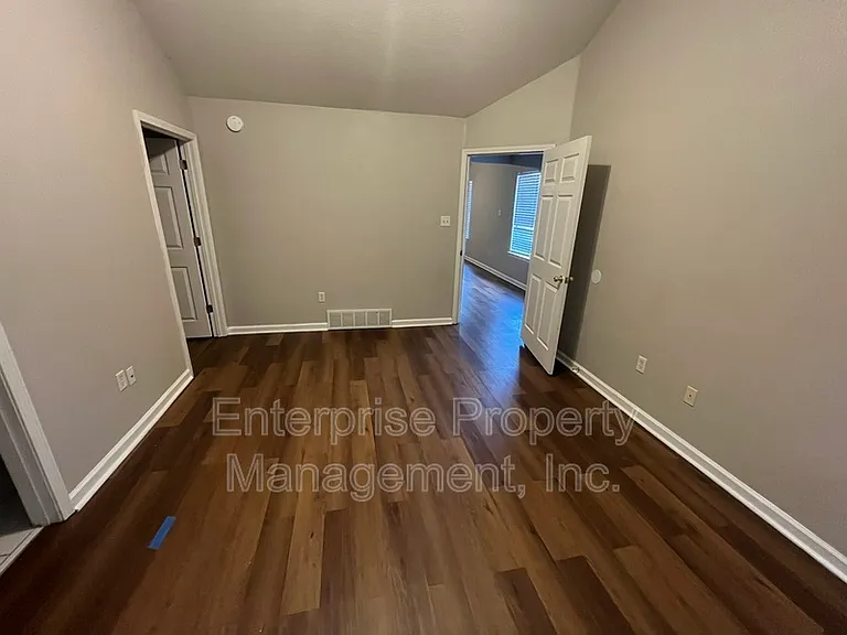 1513 Estacada Way — Photo 5
