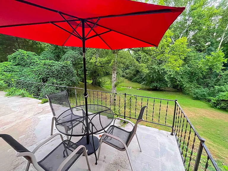 567 Whispering Hills Dr #B — Photo 22