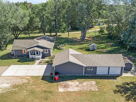 2nd image of 2810 Viking Blvd NE