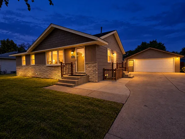 1924 Whitewater Trl N, Brooklyn Park, MN 55444