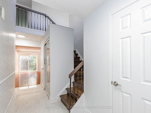 5th image of 15 Huson Ct