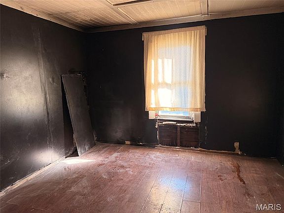 5th image of 2201 Johnson St