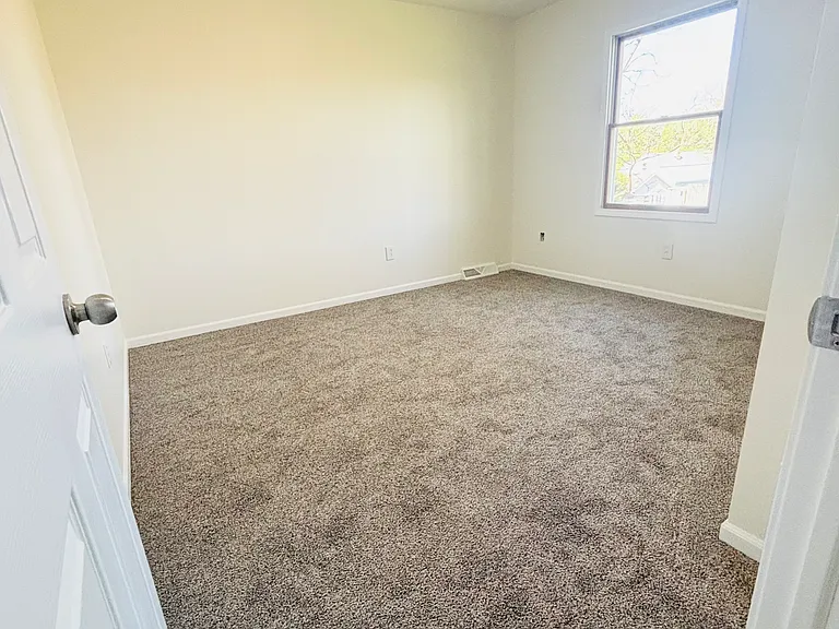 424 Winona Ave NW — Photo 7