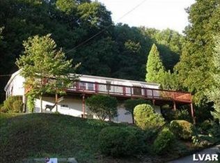 420 4th St, Slatington, PA 18080