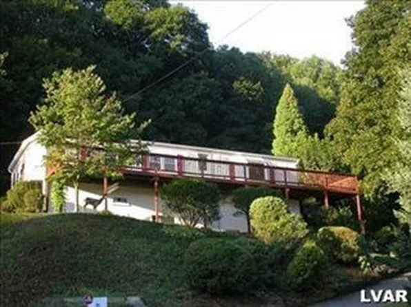 420 4th St, Slatington, PA 18080