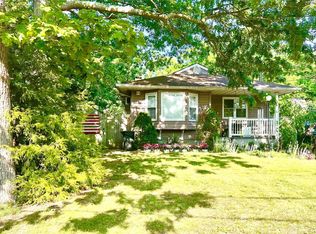 5 Clover St, Mastic, NY 11950