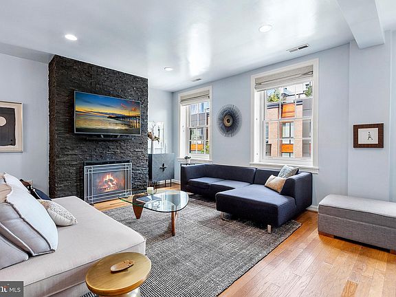 2nd image of 2138-42 Lombard St APT 4