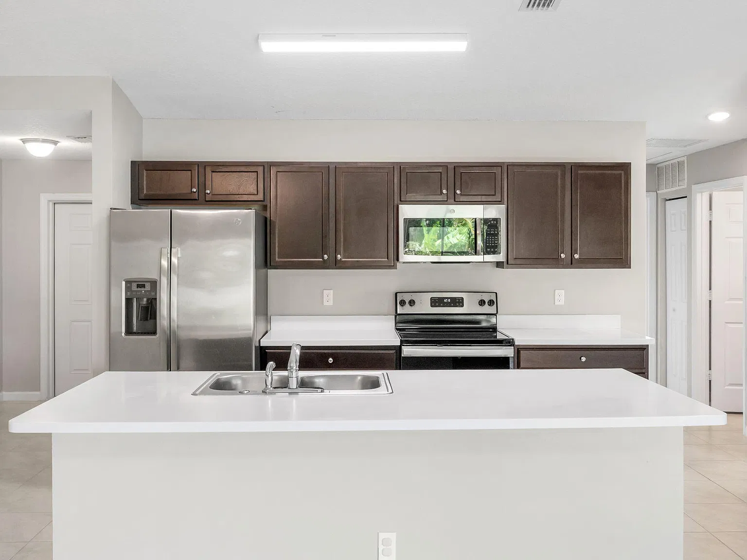 4 bed, 2.0 bath, 1806 sqft, $2,600 — Photo 3