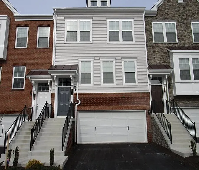 8269 Meadowood Dr — Photo 2
