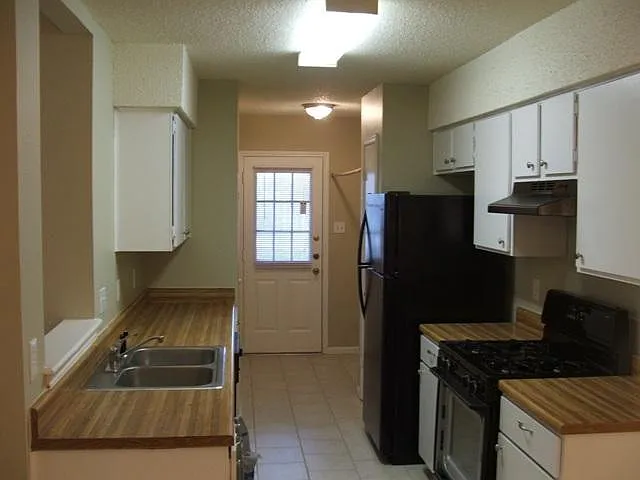 1914 Margalene Way #B — Photo 2