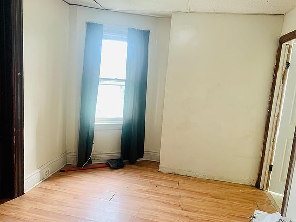 3rd image of 484 Busti Ave