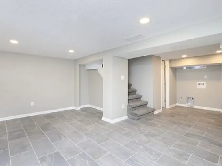 212 Thornton Ave — Photo 16