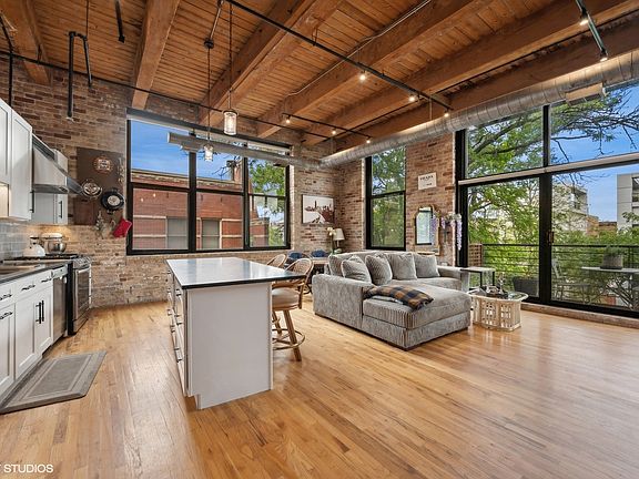 4th image of 2210 W Wabansia Ave APT 301