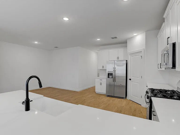 8438 Bay Ridge Cir — Photo 11