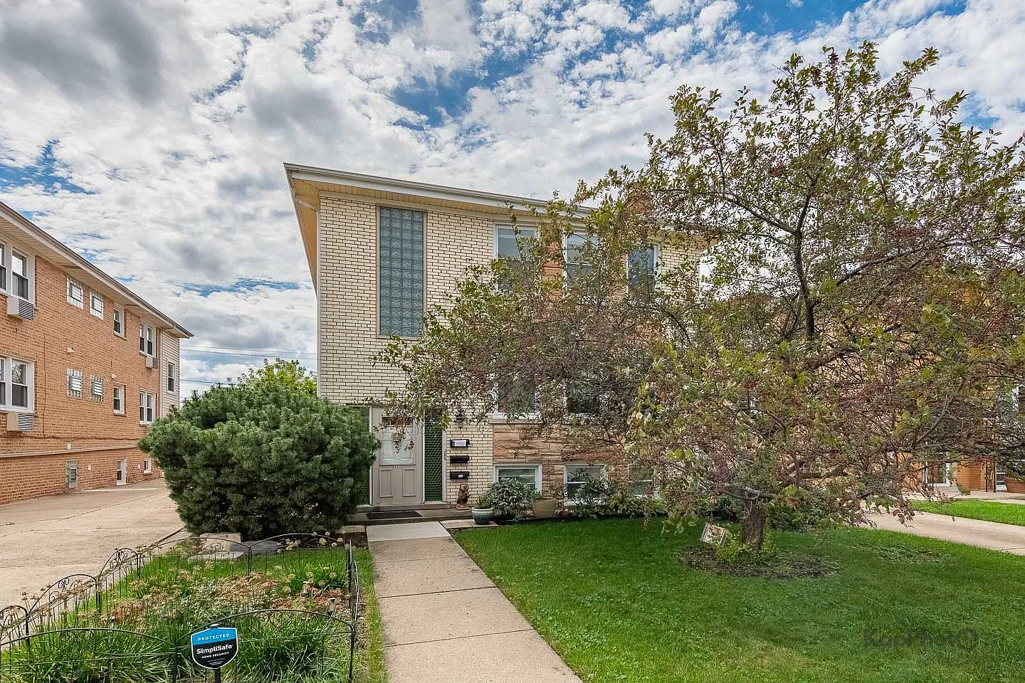 3 bed, 1470 sqft, $2,300 — Photo 3