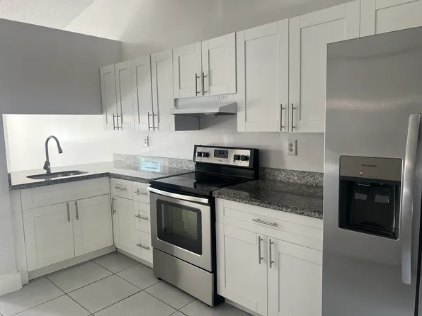 15400 SW 74th Circle Ct APT 204, Miami, FL 33193