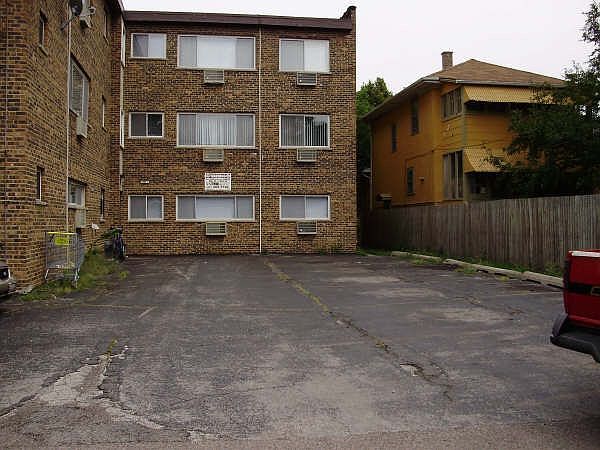 1013 parking lot1