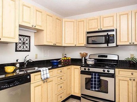 Renovated Kitchen (Maple)