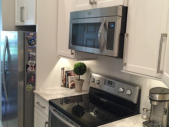 Under cabinet lighting 