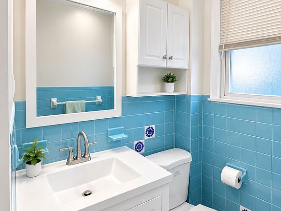 5th image of 138 N 15th St APT 2