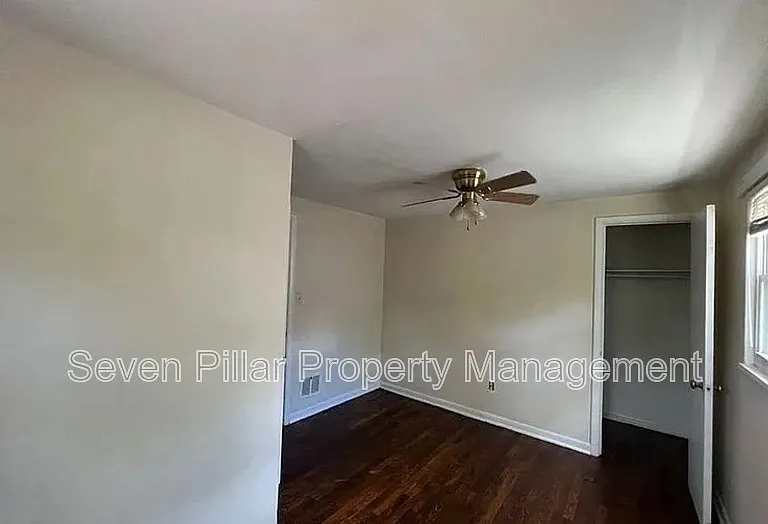 323 S Napoleon Ave — Photo 8