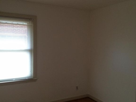 5th image of 426 Berryman Dr