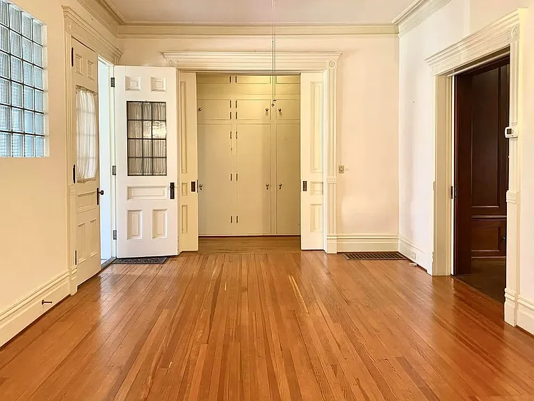 201 Pine St #101 — Photo 4