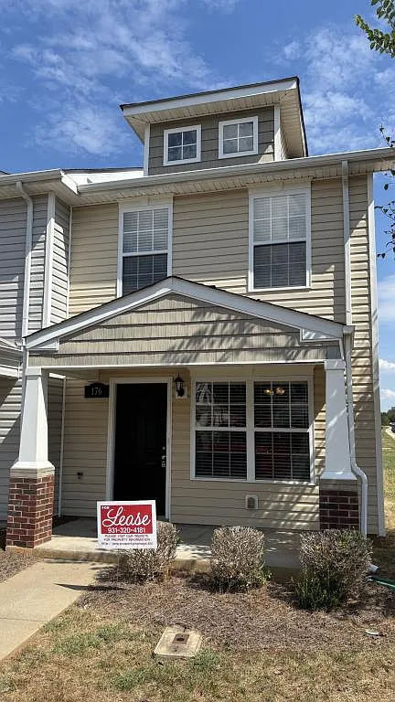 176 Alexander Blvd — Photo 1