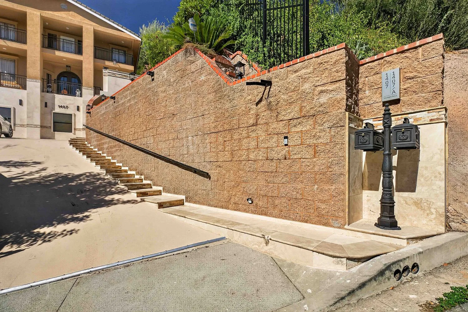 2 bed, 800 sqft, $3,500 — Photo 2
