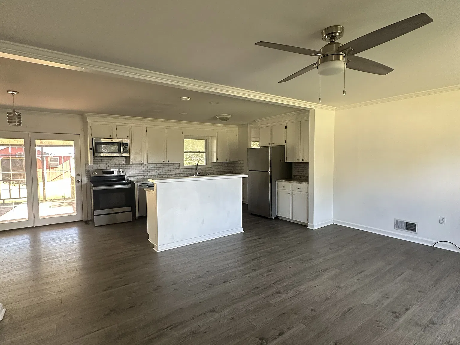 3 bed, 1400 sqft, $1,550 — Photo 2