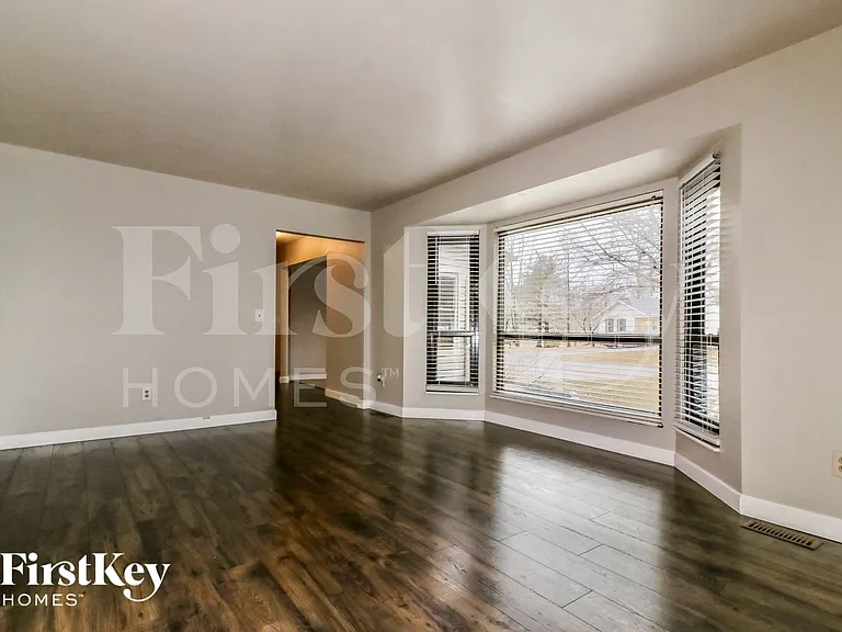 16 Kingston Ct — Photo 3