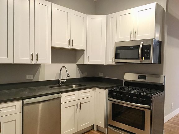 3rd image of 1435 N Milwaukee Ave APT 204