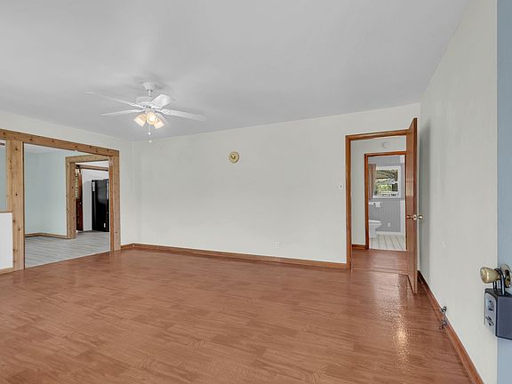 4th image of 994 Bull Run Rd