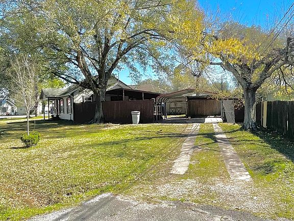 3rd image of 5220 E Parkway Dr