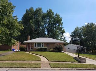 904 Grovena Dr, Saint Louis, MO 63126