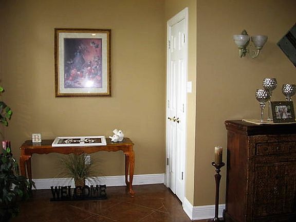3rd image of 601 N Estate Dr