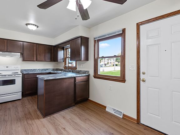 4th image of 2812 E Allison Ave