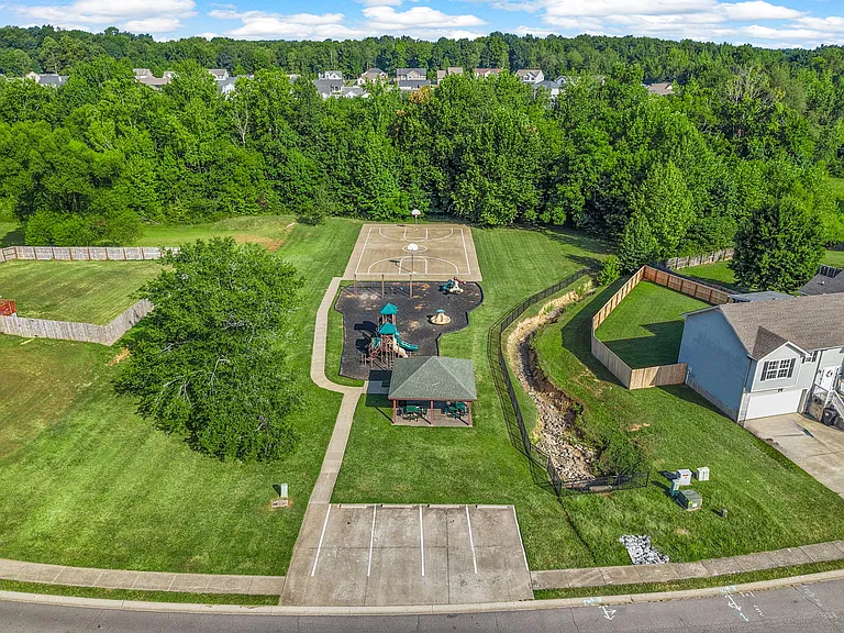 805 Waldon Ct — Photo 34