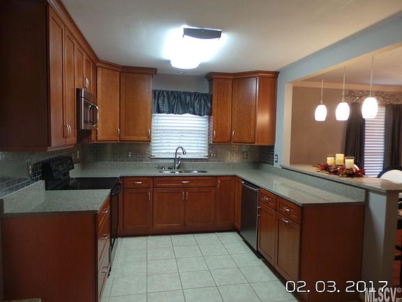3rd image of 4916 Birch Cir