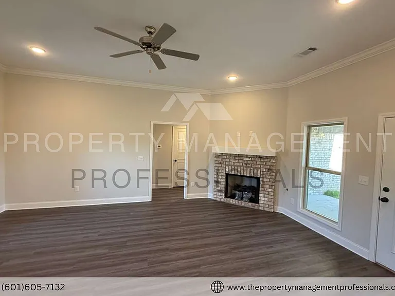571 Patrick Farms Dr — Photo 10