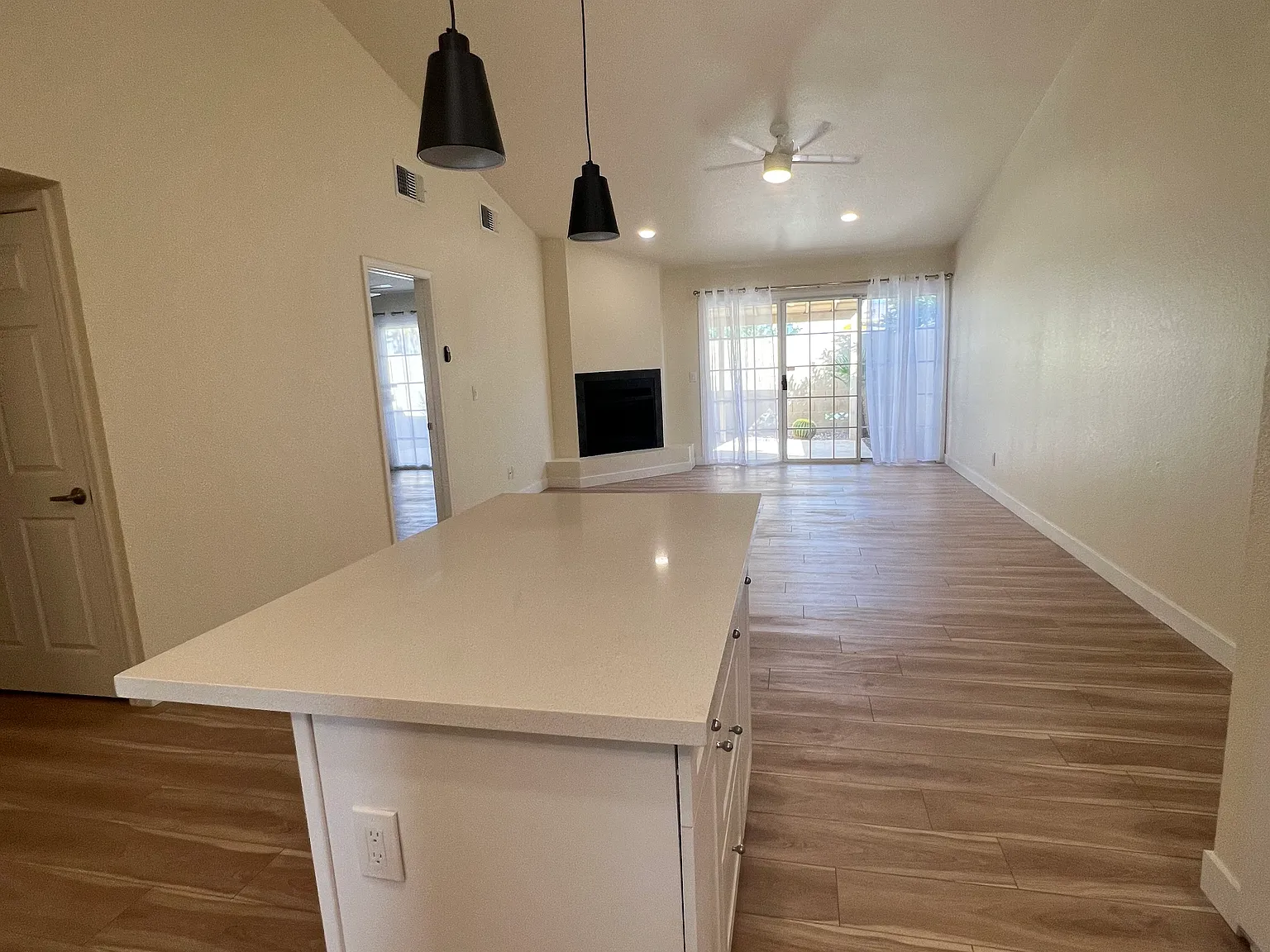 2 bed, 1030 sqft, $2,000 — Photo 1