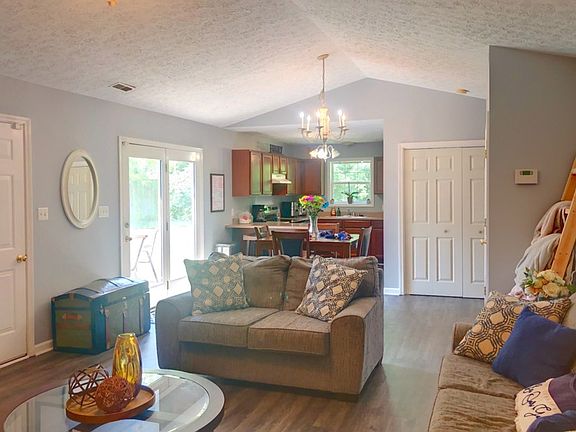 3rd image of 126 Goldfinch Dr