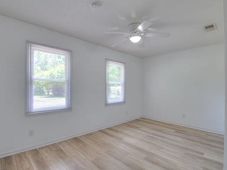 1112 Willoughby Rd — Photo 16