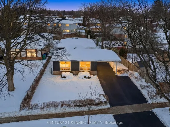 2121 Baynham Ct, Mississauga, ON L5A 1H1