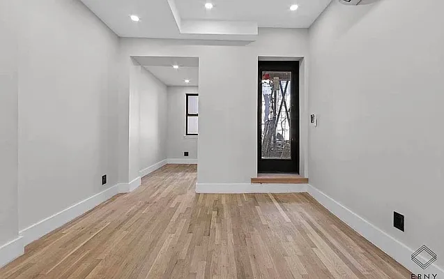 Living room, photo 2
