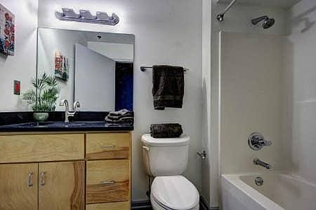 4th image of 214 S 8th St APT 402