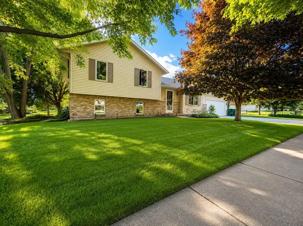 903 Crysta Trl, Cottage Grove, WI 53527