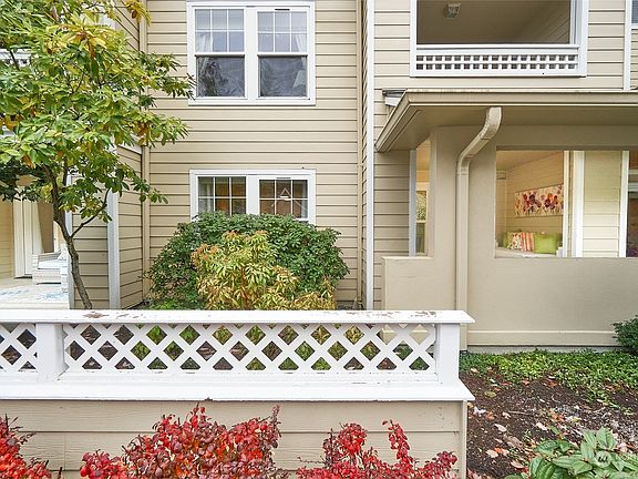 4th image of 4133 224th Lane SE #102