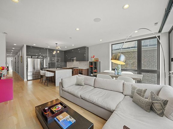 4th image of 1459 W Superior St #2W
