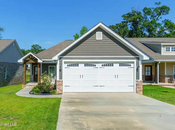13 S Barnes Field Dr, Hattiesburg, MS 39402